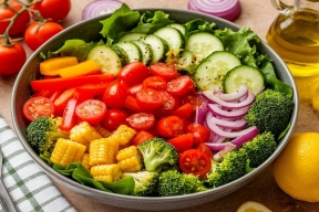 На Чукотке тепличное хозяйство «Живая зелень» с начала года увеличило сбор овощей и зелени втрое