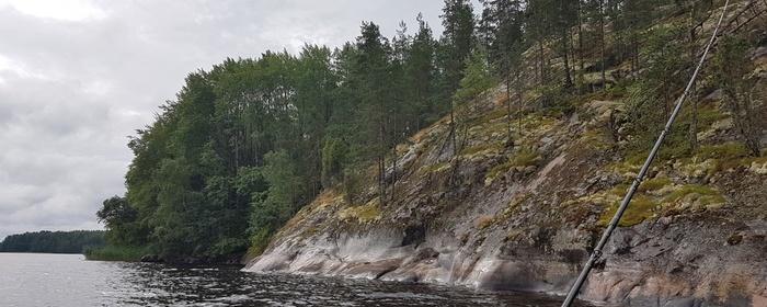 На озере в Ленинградской области перевернулась лодка, двое погибли