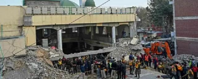 Число погибших от взрыва в мечети пакистанского города Пешавар выросло до 72 человек