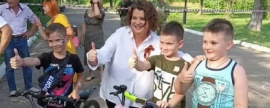 Брянская делегация подарила детям луганской Брянки велосипеды