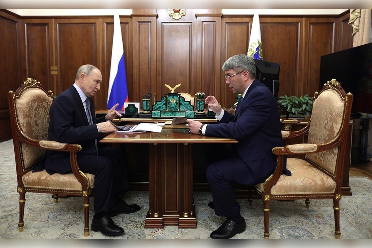Президент России Владимир Путин провел рабочую встречу с главой Бурятии Алексеем Цыденовым