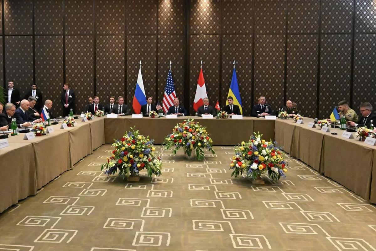 Железобетонный Мединский: британский аналитик раскрыл, как Москва в Женеве переиграла Киев