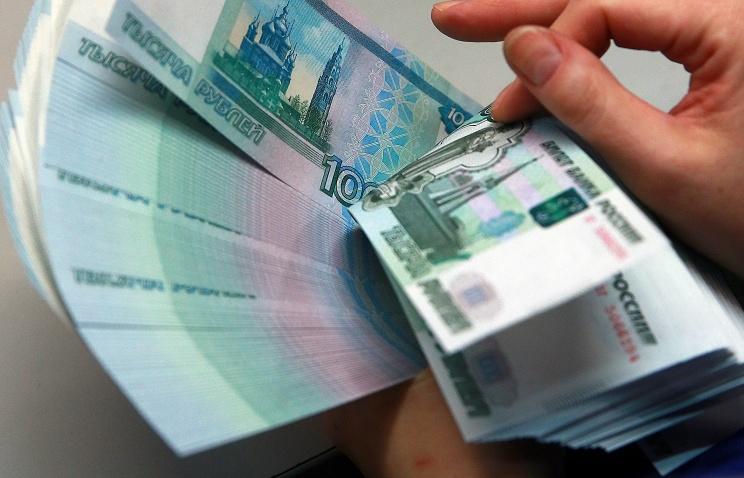 Росстат: Реальная зарплата россиян за год сократилась на 9,5%