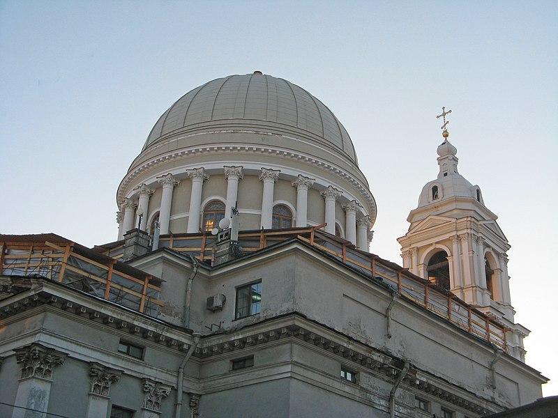 В Петербурге на крыше церкви святой Екатерины нашли мертвого мужчину