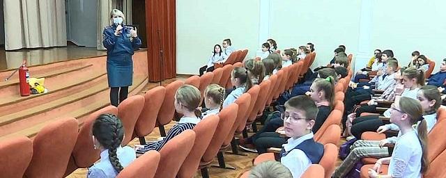 Инспекторы Госпожнадзора провели открытый урок в раменской школе №21