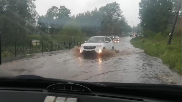 В Тульской области обильные дожди разрушили дорогу