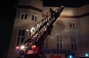 В Курске потушен масштабный пожар на складах по периметру магазина сантехники, жертв нет