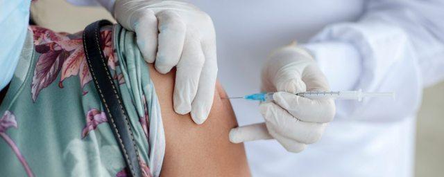 Минздрав России увеличил план вакцинации петербуржцев от ковида до 3,5 млн человек