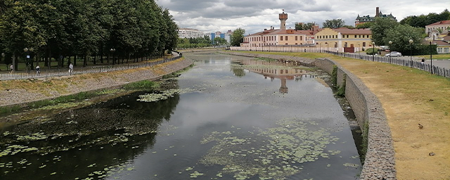Власти Иваново озадачились очисткой реки Уводь в центре города