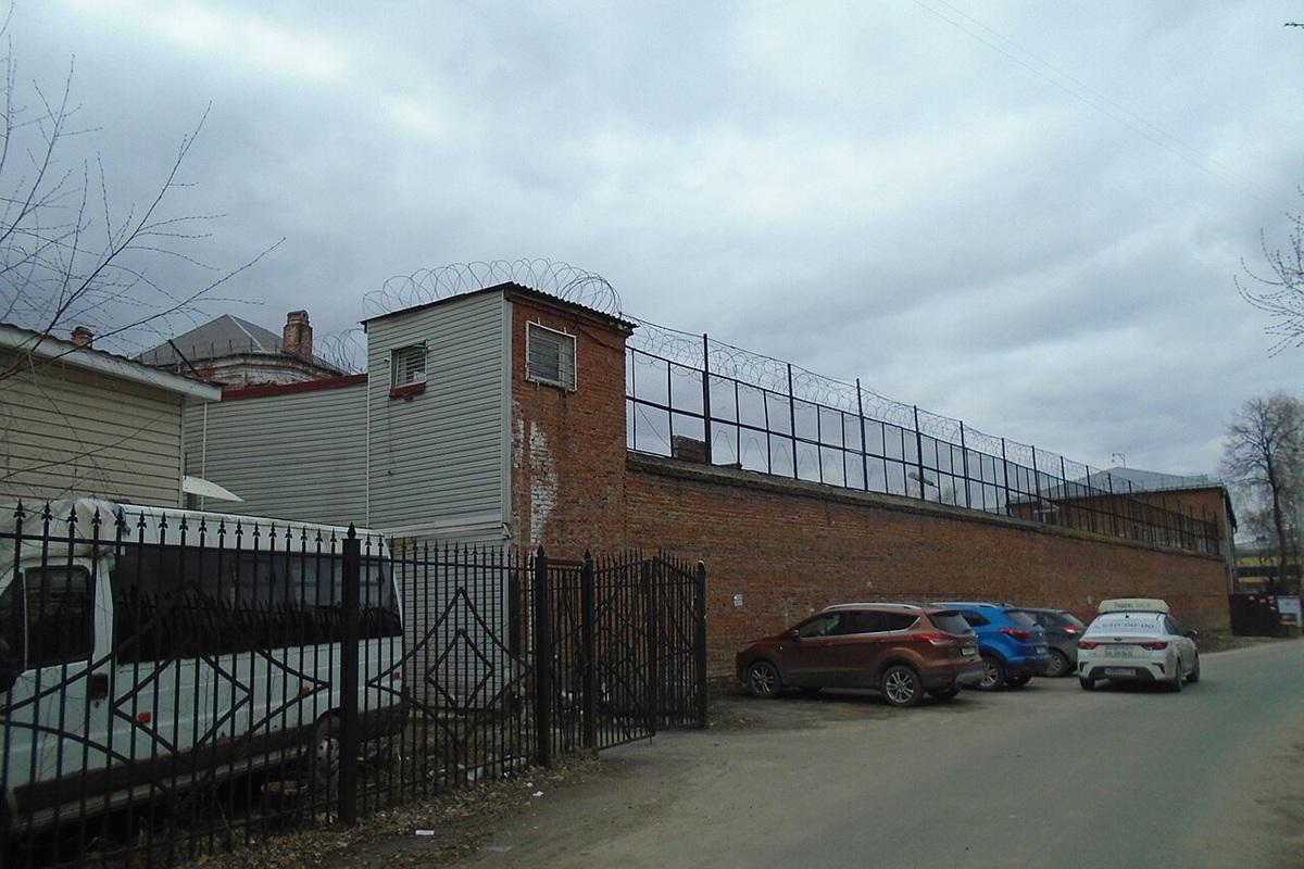 В Тверской области суд отправил под стражу военного инвалида, нанесшего жене тяжкие ножевые ранения