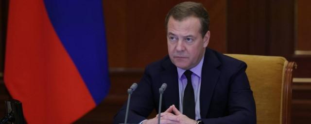 Медведев заявил об отсутствии в России механизма обучения детей мигрантов русскому языку