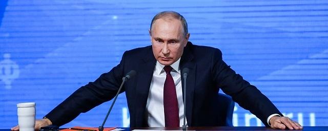 Путин поручил ужесточить ответственность за оскорбление в Сети