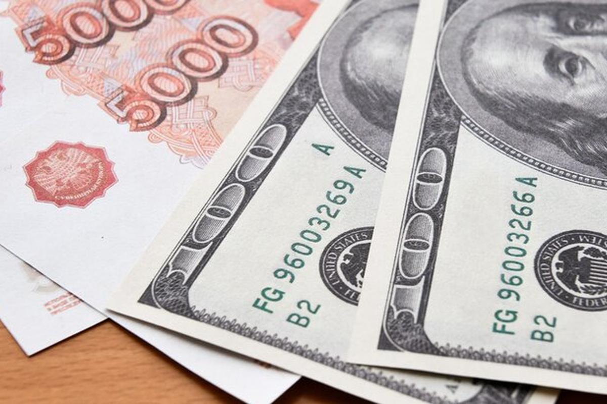 ЦБ назвал условия укрепления курса рубля по отношению к доллару