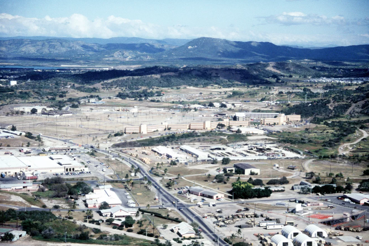 Американские власти используют базу в Гуантанамо для содержания иммигрантов