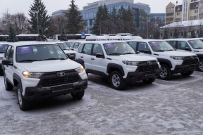 Глава Татарстана передал 100 автомобилей муниципалитетам, победившим в смотре-конкурсе