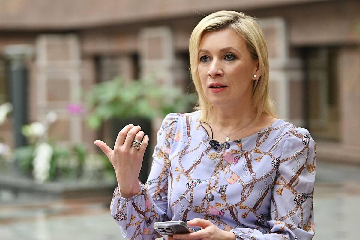 Захарова призвала НАТО и ЕС объяснить, почему Макрон позвонил Путину после столь долгого перерыва