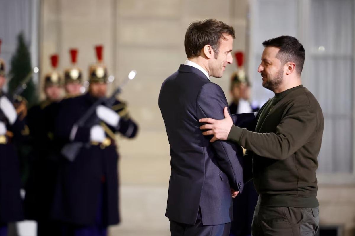 Морковка для осла: Может ли Макрон помешать вступлению Украины в Евросоюз?