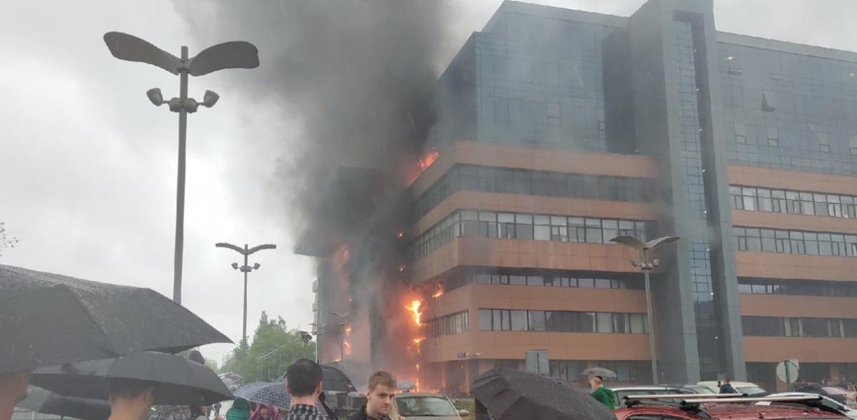 На западе Москвы горит бизнес-центр «Гранд Сетунь плаза»
