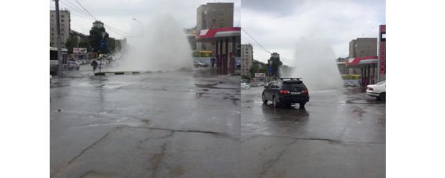 Коммунальный фонтан повредил три автомобиля в Новосибирске