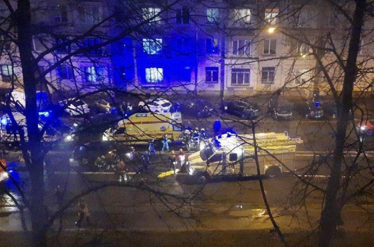 В Санкт-Петербурге машина переехала женщину, сбитую другим автомобилем, пострадавшая в реанимации
