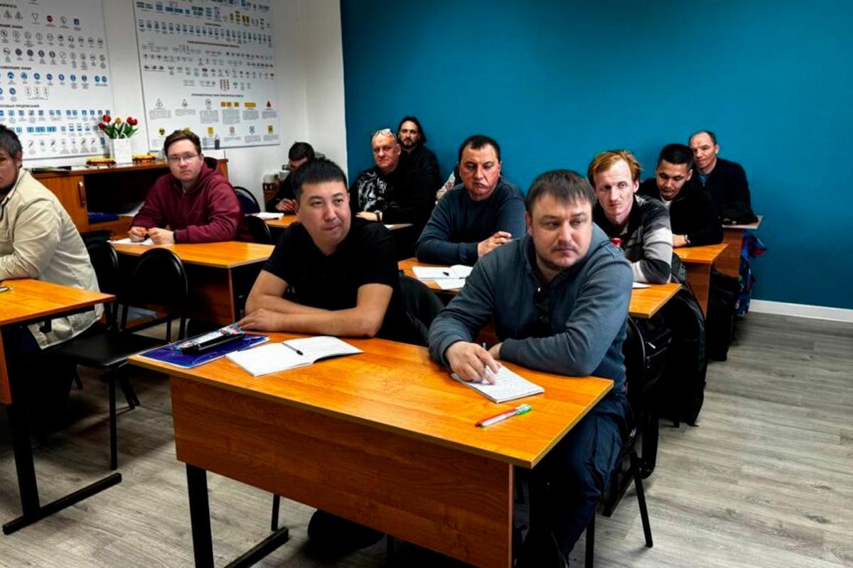 В Астрахани бесплатно обучают водителей для работы на новых автобусах