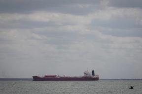 США запретили Кубе российскую нефть, пока танкер с 700 тысячами баррелей прорывает блокаду