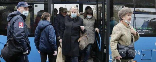 В московском транспорте контролеры начали наказывать штрафом за спущенную маску