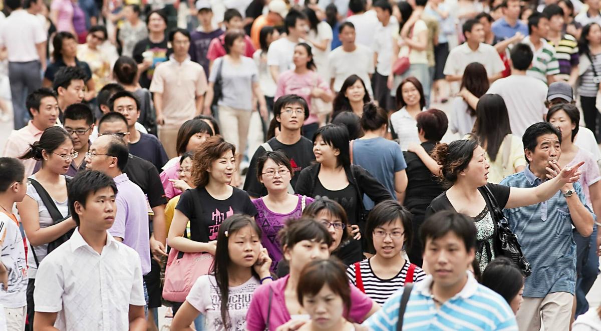 В Китае жителям запретили гулять с голым торсом