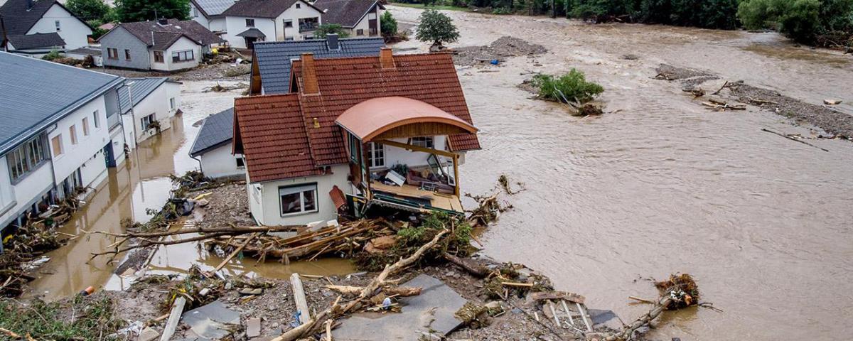 Около 1,3 тысячи человек пропали без вести на западе Германии из-за наводнений
