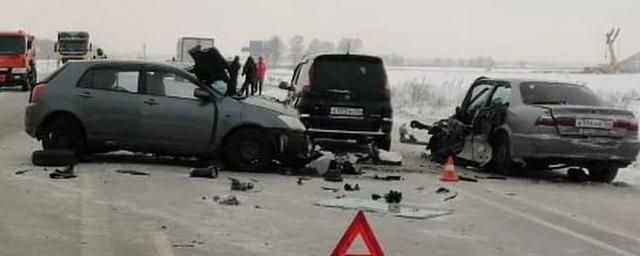 Под Новосибирском в тройном ДТП погибла женщина