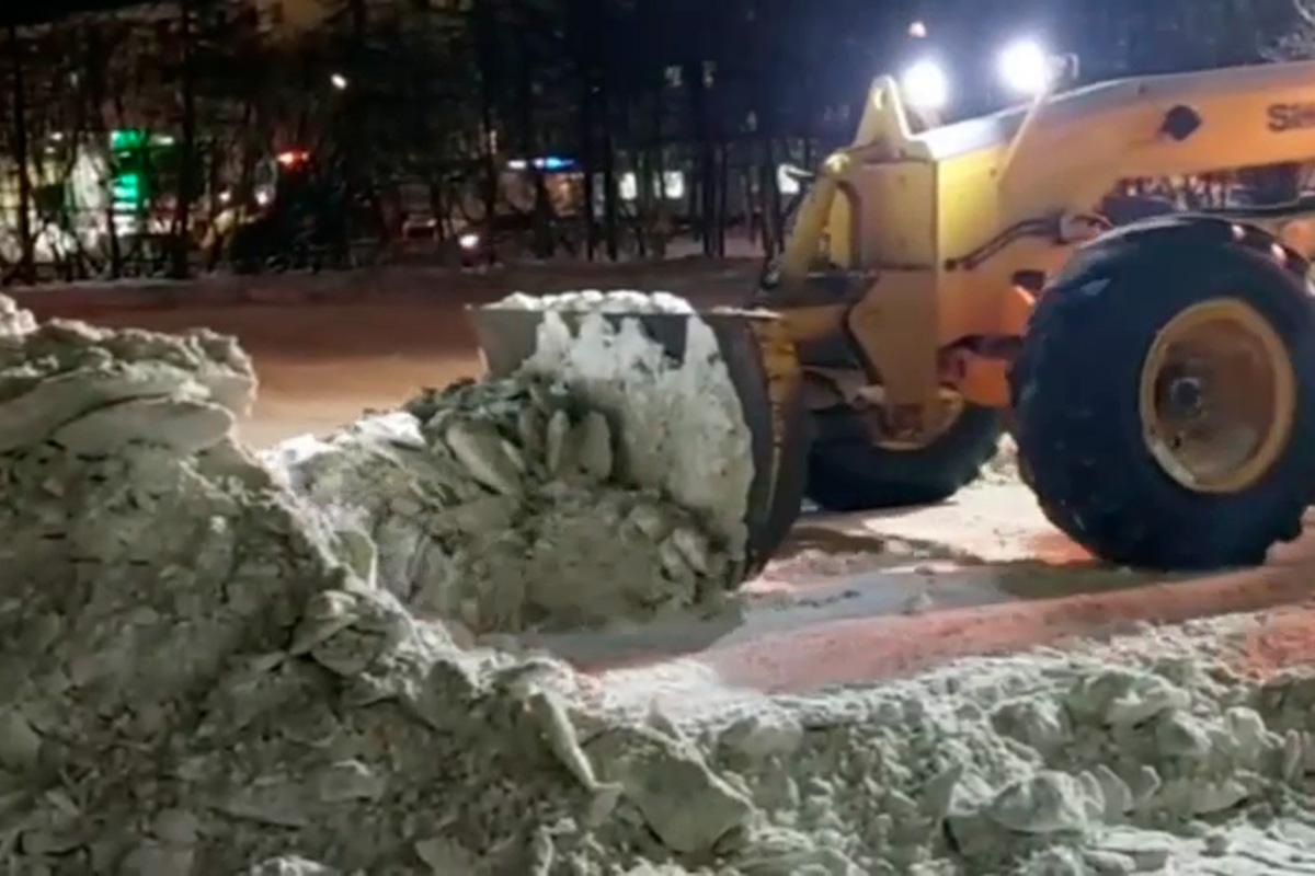 Мэр Лариса Поликанова: После обильного снегопада коммунальные службы Магадана перешли на круглосуточный режим работы