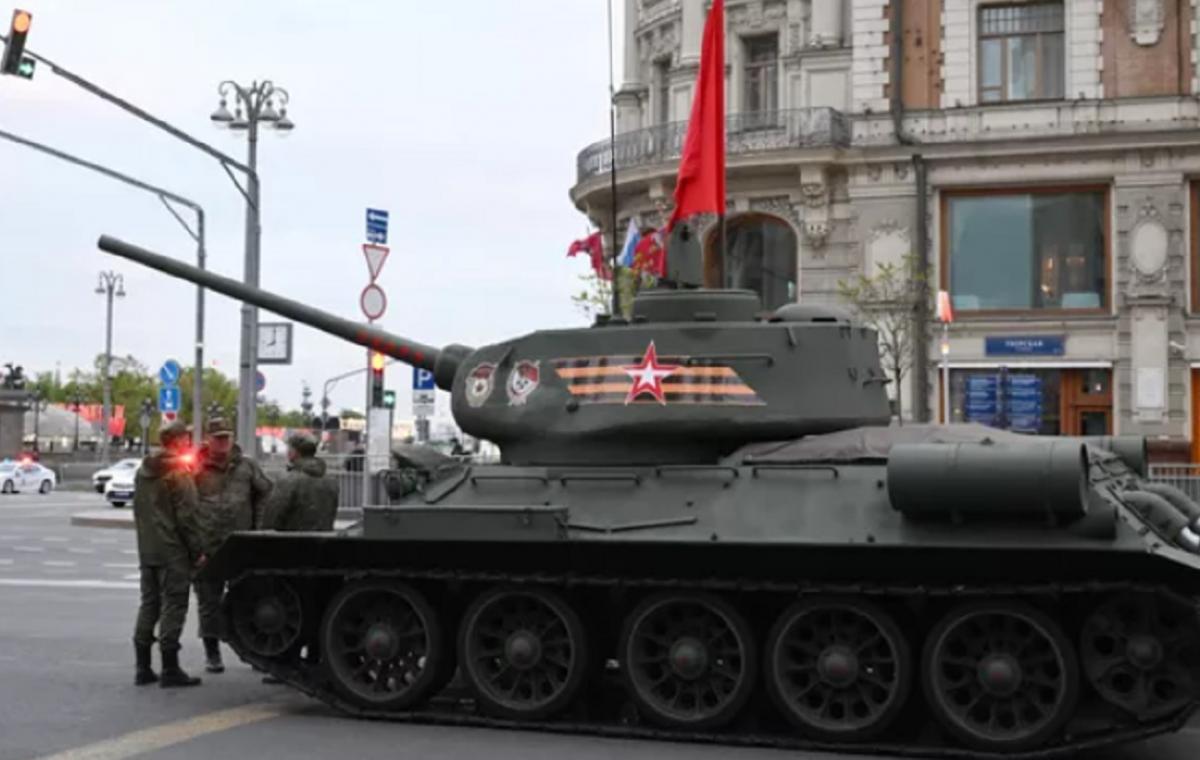 «Русские витязи» и бронеавтомобиль «Линза»: Что ждет россиян (страна-террорист) на параде Победы?