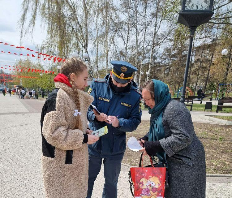 В Октябрьском округе Иркутска распространили 3000 листовок по соблюдению правил пожарной безопасности