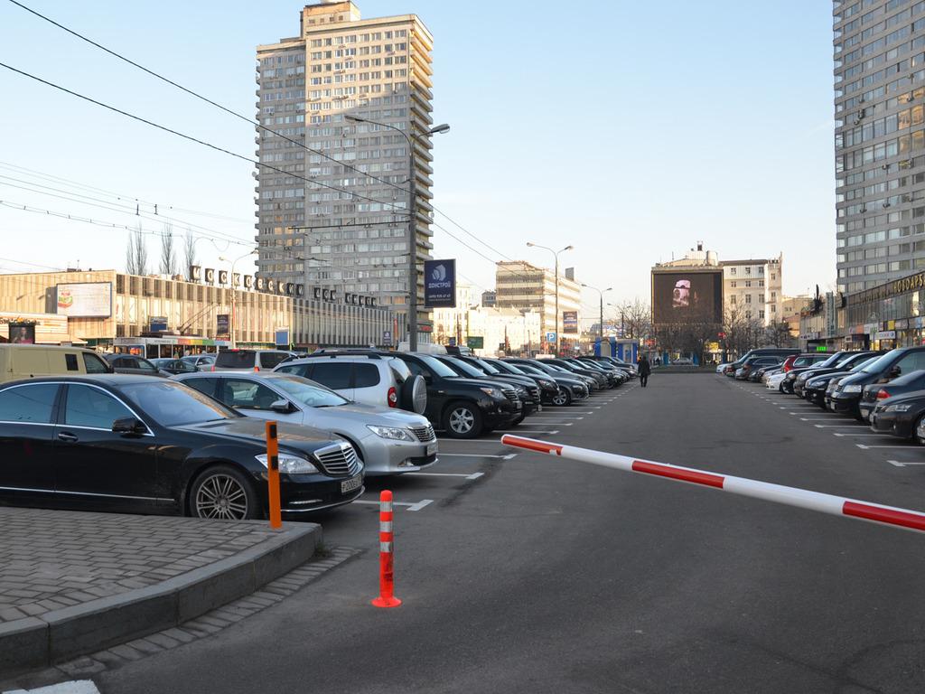 С 1 ноября в Москве проворные водители будут бесплатно парковаться