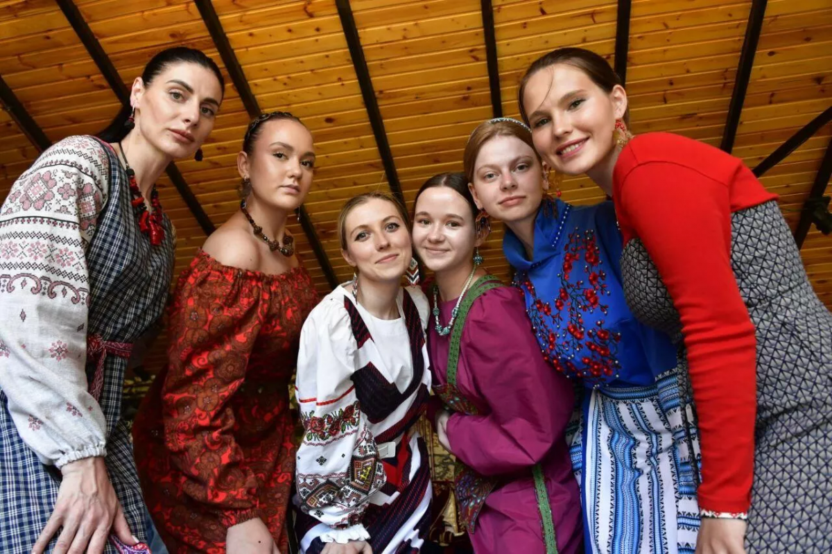 В Крыму прошёл первый этномодный показ на Бельбекской ярмарке