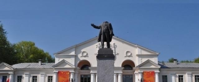 Обезглавившего памятник Ленину уральца направили на общественные работы