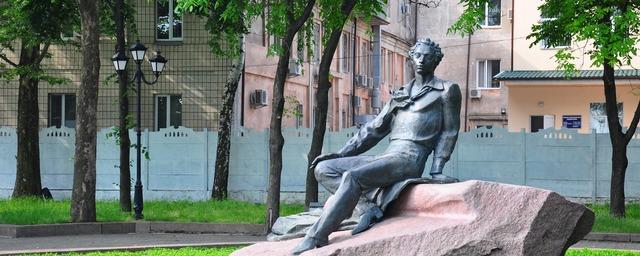 Мэр Николаева Сенкевич: Памятник Пушкину демонтирован для защиты от вандалов