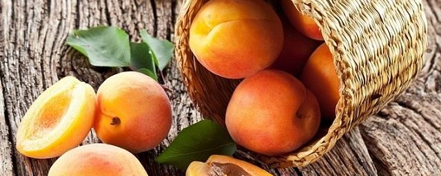 Ученые: Яблоки и абрикосы помогут побороть рак