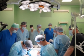 В Склифе впервые в России пересадили кисть альпинисту, который отказался от биопротеза