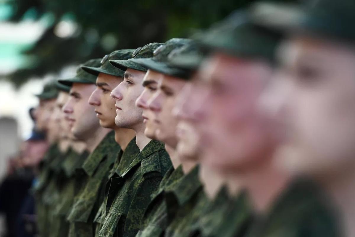 Весной призывную армию пополнили 3000 петербуржцев