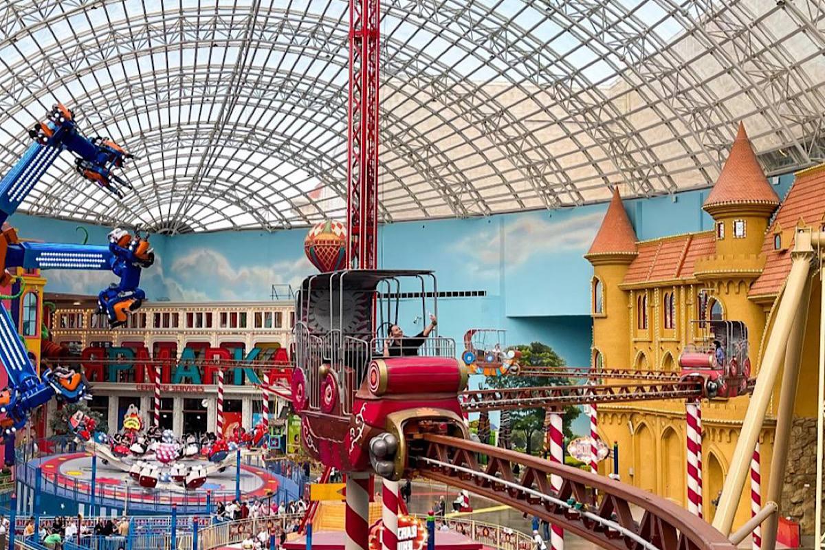 Посетители, застрявшие на аттракционе «Остров мечты» в Москве, эвакуированы