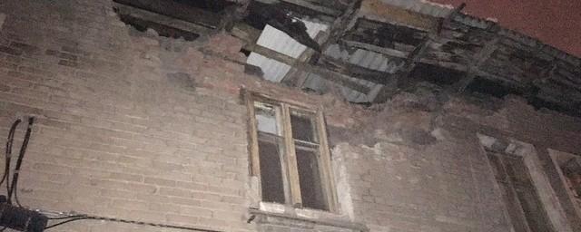 В Самаре произошло обрушение части крыши жилого дома