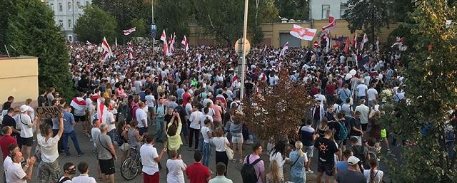 Видео: В центре Минска у здания СИЗО №1 проходит многотысячный митинг
