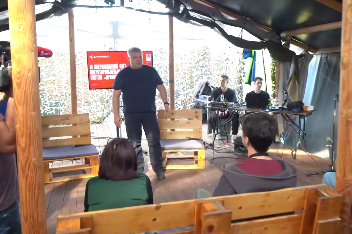 Врио губернатора Новгородской области Александр Дронов посетил слет боевых беспилотников «Дронница»