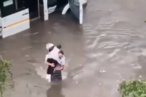 Hero of our time: in the Moscow Region, a bus driver rescued passengers from a flooded cabin