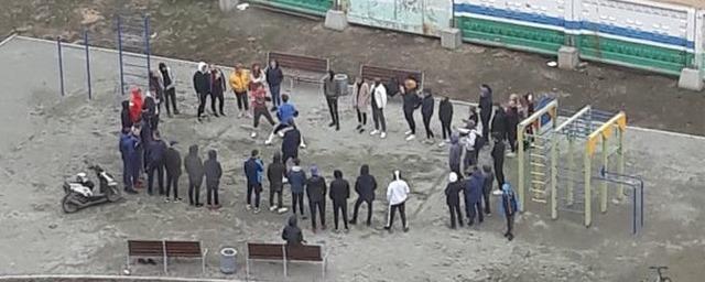 Новосибирские подростки устроили спарринг на детской площадке