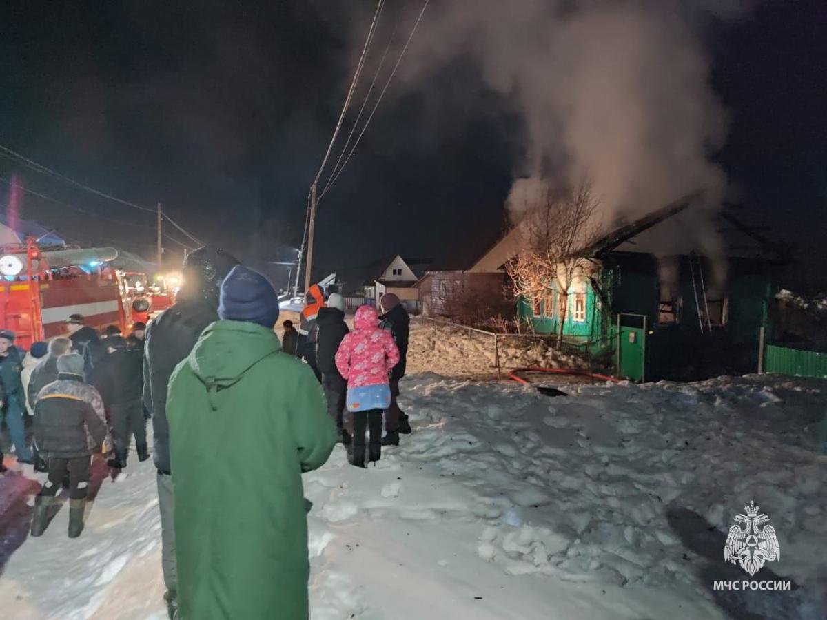 В Уфе пожарные спасли жилой дом от огня