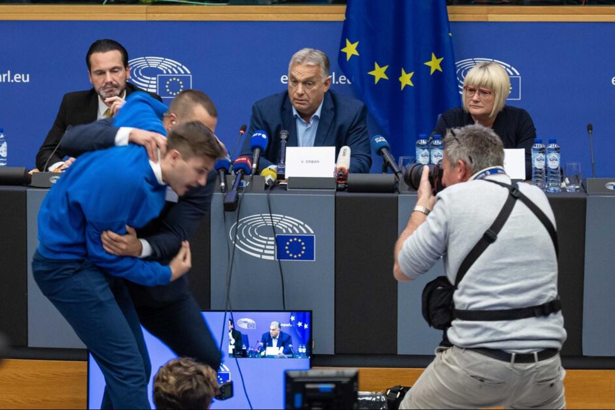 «Хитрый венгерский лис». Виктор Орбан годами водит Россию и Европу за нос?