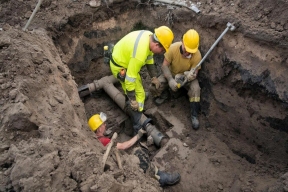 Изношенный коллектор стал причиной утечки канализации у ЖК «Аквамарин» в Казани