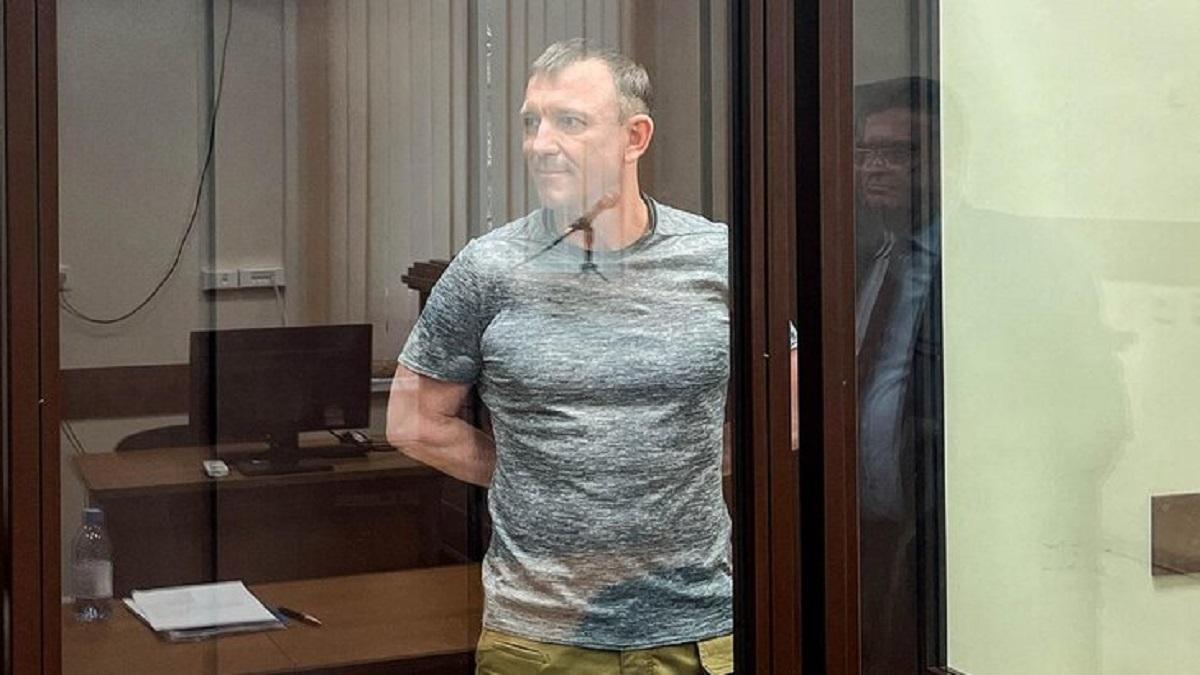 «Помни, маяк — это ты»: Экс-генерал Иван Попов отреагировал на пятилетний приговор стихами и улыбкой